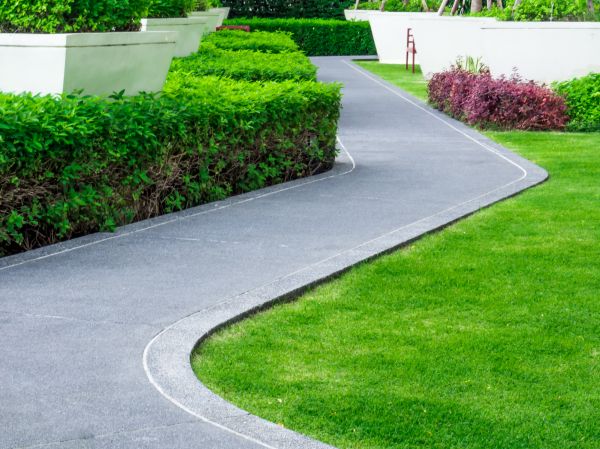 Cost of Walkway Curb Installation in Edison