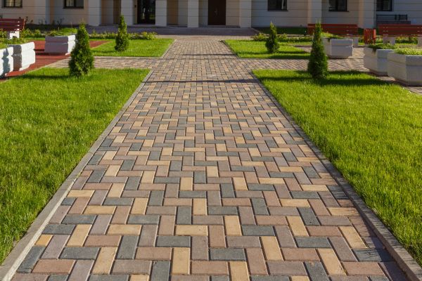 Cost of Paved Walkway Service in Edison